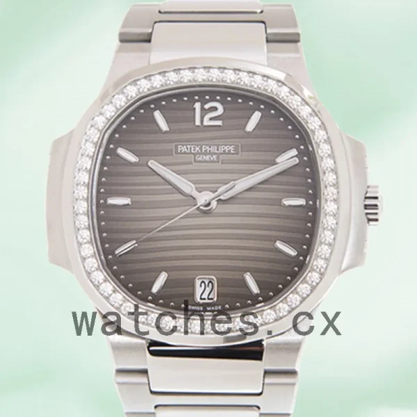 Patek Philippe Nautilus 7118/1200A-011 32mm Ladies Bracelet Quartz