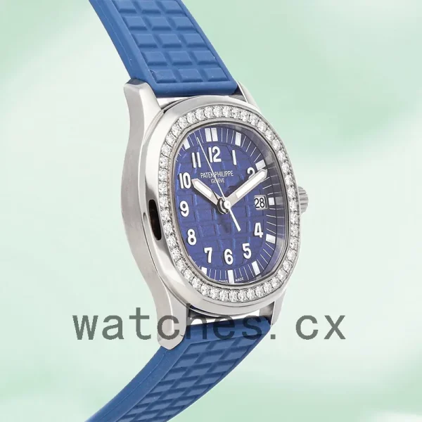 Patek Philippe Aquanaut 5067A-022 Ladies 32mm Blue Dial - Image 3