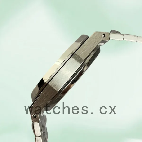 Audemars Piguet Royal Oak 42mm Men's RoyalOak026 Silver-tone Bracelet - Image 3