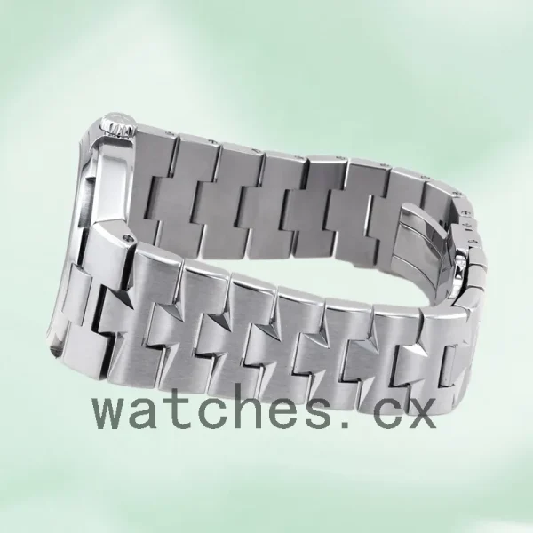 Vacheron Constantin Overseas 47040/B01A-9093 Men 42mm Silver-tone - Image 3